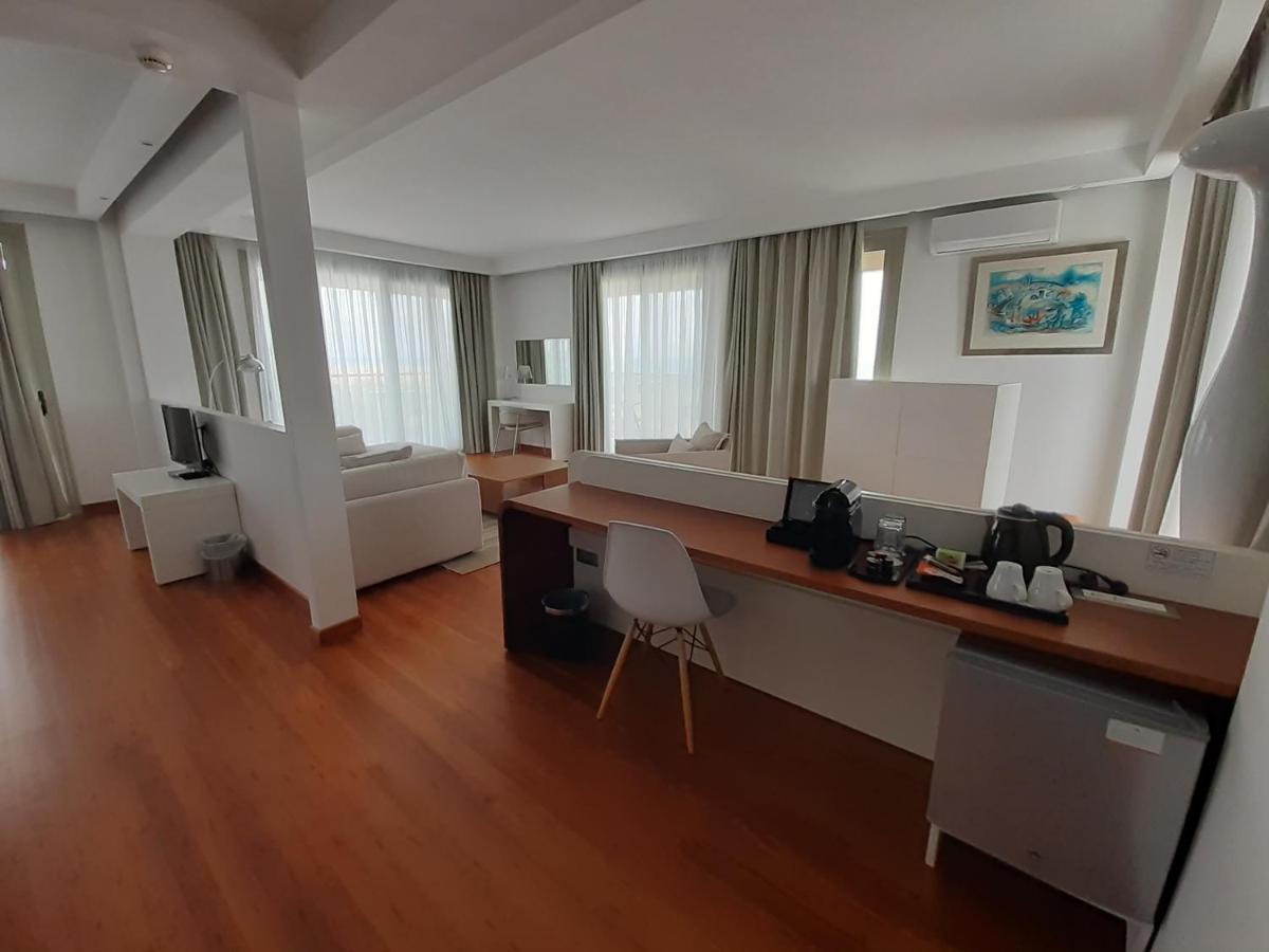 Buca Beachclub Resort (Adults Only) Messíni المظهر الخارجي الصورة